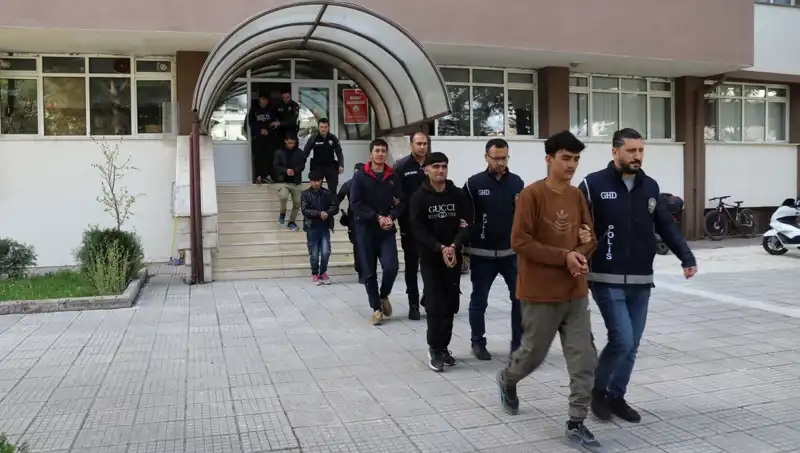 Edirne ve Kırklareli'nde Kaçak Göçmen Operasyonu: Yakalananların Sayısı Dikkat Çekti