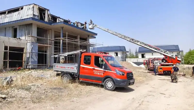 Ankara Gölbaşı'nda Villalar İçin Tehlike: Büyük Yangın Ortalığı Sarmaladı