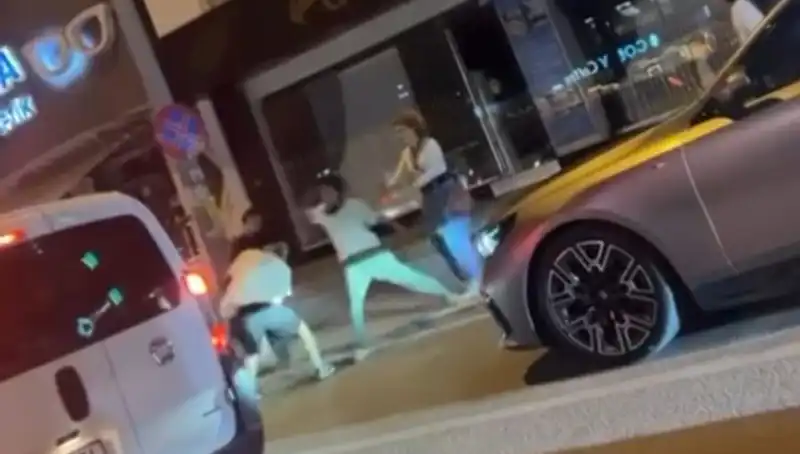 Cadde Boks Mücadelesi: Sokaklarda Yumruklar Uçuştu!
