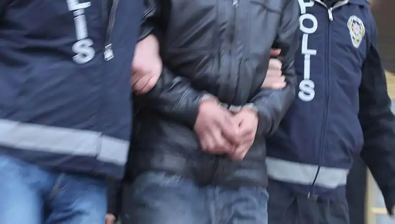 Dolandırıcılık Şebekesi Çökertildi: Konya'da 13 Kişi Tutuklandı