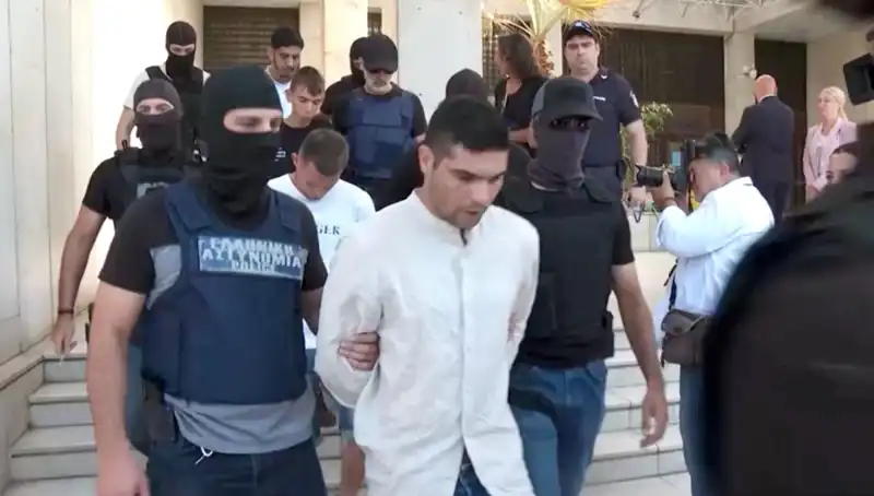 Atina'da Profesör Cinayeti: 5 Gözaltı ve Korkunç Detaylar