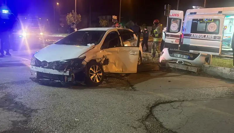 Pikap ile Otomobil Çarpıştı: Kaza Sonrası Olay Yerinde Neler Oldu?