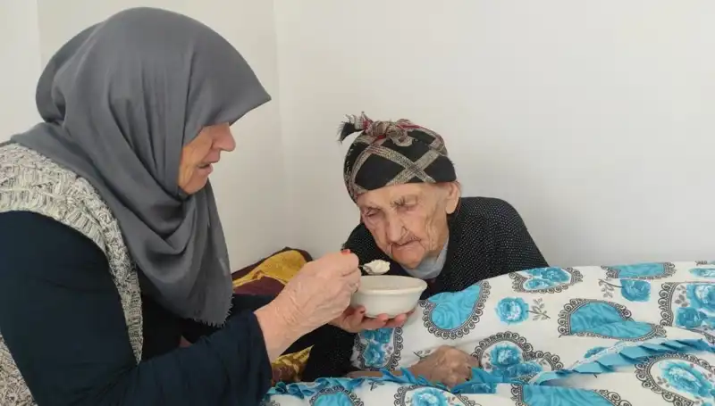102 Yaşındaki Kezik Nine'nin Uzun Yaşam Sırrı: Hiç Doktora Gitmemek mi?