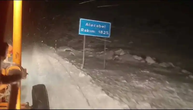 Antalya'da Kar Sürprizi: Kış Gelmeden Kartepe'yi Aratmayan Manzara