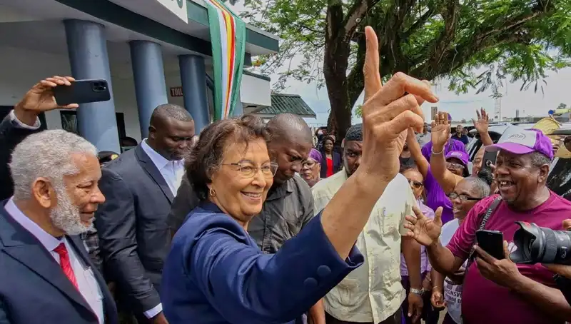 Surinam, Tarihinde İlk Kadın Devlet Başkanıyla Tanıştı