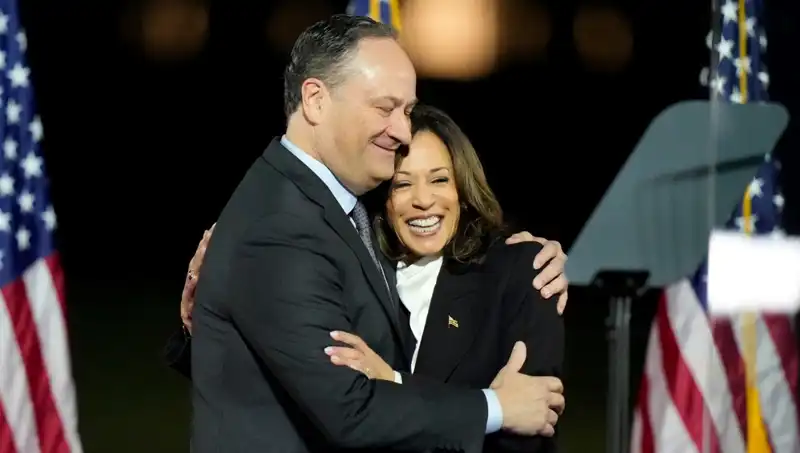 Trump, Kamala Harris'in Eşini Görevden Aldı: Çarpıcı Gelişmeler