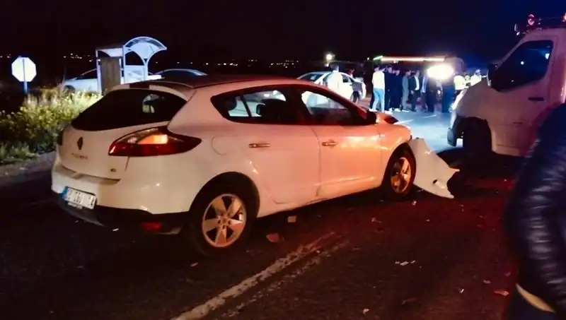 Türkiye’de Feci Kaza: Kafa Kafaya Çarpışma! Bir Ölü, Yedi Yaralı
