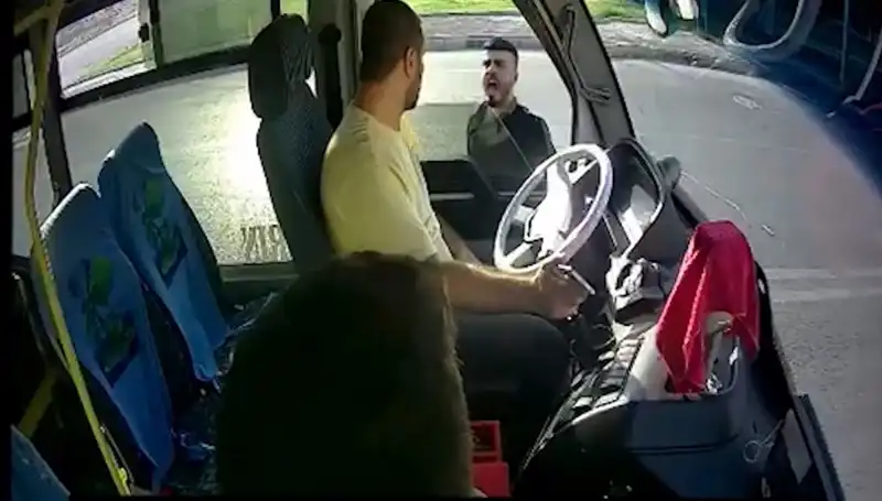 Antalya'daki Otobüs Şoförüne Bıçaklı Saldırı: Zanlı Kısa Sürede Yakalandı