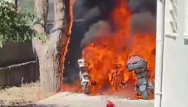 Park Halindeki 6 Motosiklet Alev Alev Yandı: Korkutan Yangın Nasıl Çıktı?