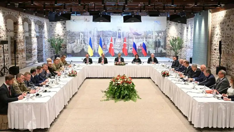 İstanbul'da Barış Zirvesi: Rus Heyeti Türkiye'de Tarihi Toplantılara Başladı