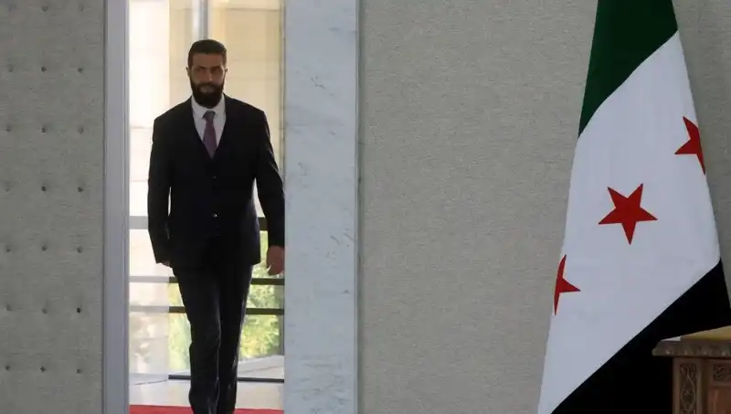 Fransa, Paris'te Şara-Macron Zirvesi ile Yeni Suriye'nin İnşasına Destek Çıktı