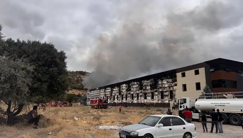 Kayseri’de Mobilya Fabrikasında Yangın: Büyük Hasar ve Acil Müdahale