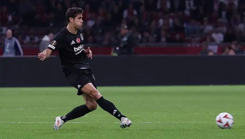 Beşiktaş'ta Derbi Öncesi İki Stoper Kötü Haberle Yıkıldı!