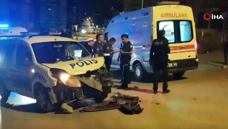 Ankara'da Polis Aracı ile Hafif Ticari Araç Çarpıştı: Can Kaybı Yok