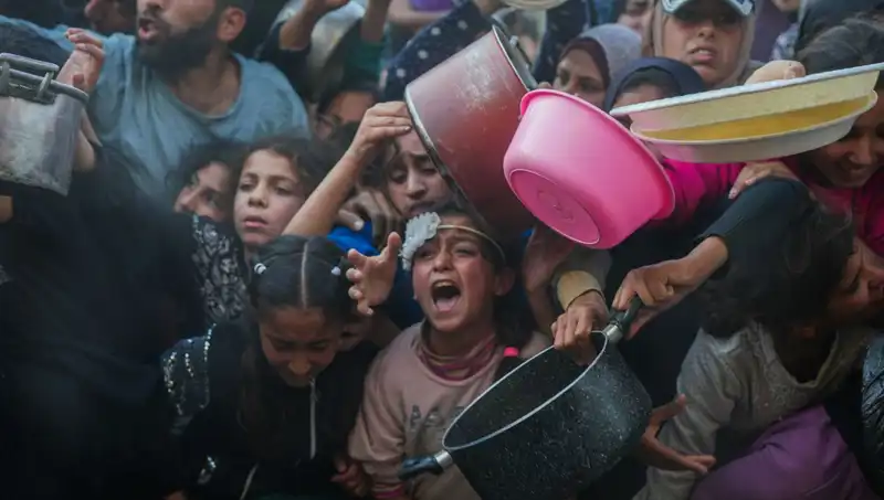 Gazze'de Açlık Krizi: Un Stokları Tükeniyor, Hastaneler Tehlikede!