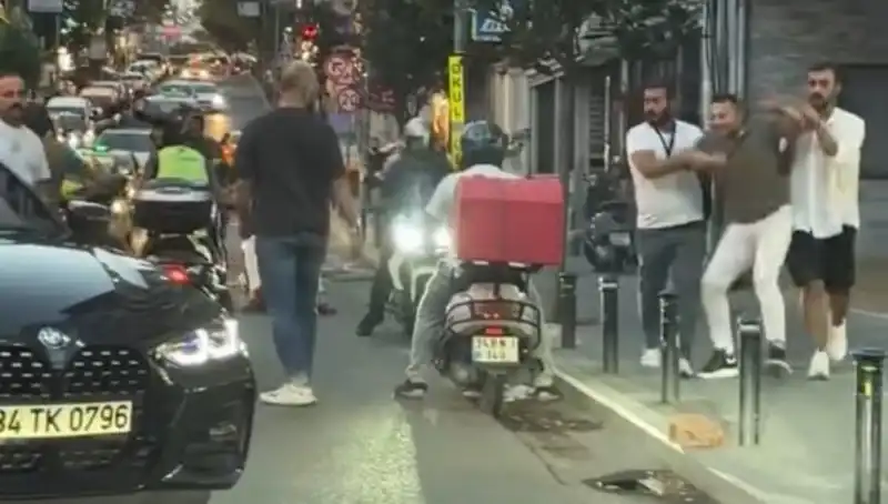 Nişantaşı'nda Yol Verme Kavgası: Sopayla Kadına Saldırı İddiası