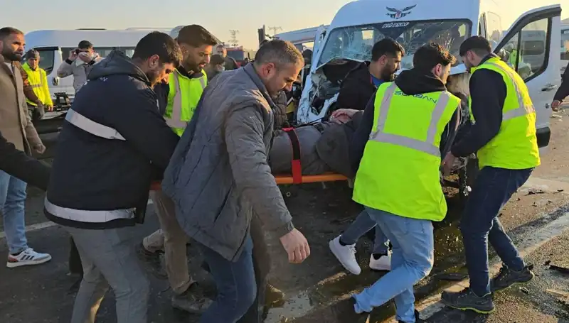 İki İşçi Servisi Kafa Kafaya Çarpıştı: Detaylar ve Sonuçlar Açıklanıyor