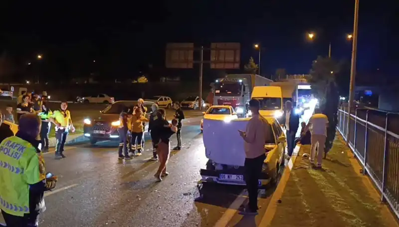 Otoyolda İkisi Çocuk Dört Yaralının Olduğu Şok Edici Kaza