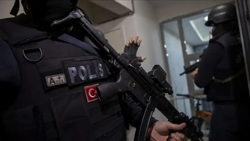Türkiye'de DAEŞ Operasyonları: 17 İl, 89 Şüpheli Yakalandı!