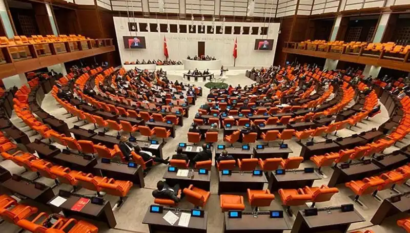 Emekli İkramiyesi 4 Bin TL Olacak Mı? TBMM'den Önemli Adım Geldi!