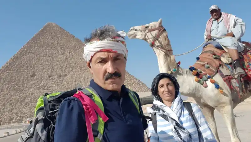 Şırnaklı Çift 16 Yılda 40 Ülke Gezdi, Gezi Masraflarını İneklerden Karşılıyor!