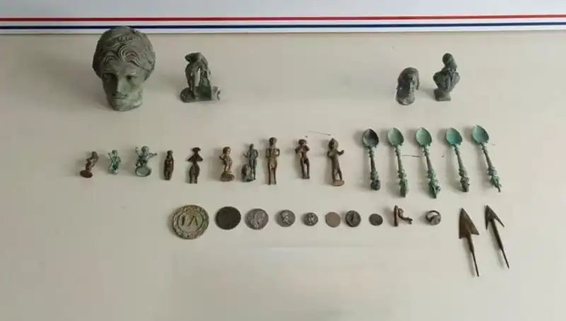 Roma Dönemine Ait Tarihi Eserler, Kaçakçılardan Kurtarıldı!