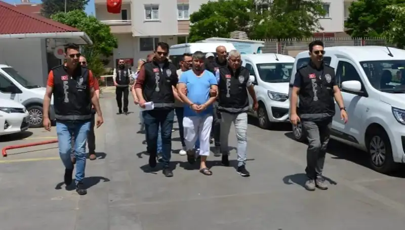 Lüleburgaz’da Fuhuş Operasyonunda 10 Gözaltı: Detaylar Şok Edici!