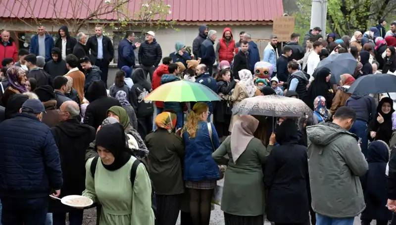 Bayram Geleneği Yeniden Canlandı: 12 Bin Kişi Bir Araya Geldi