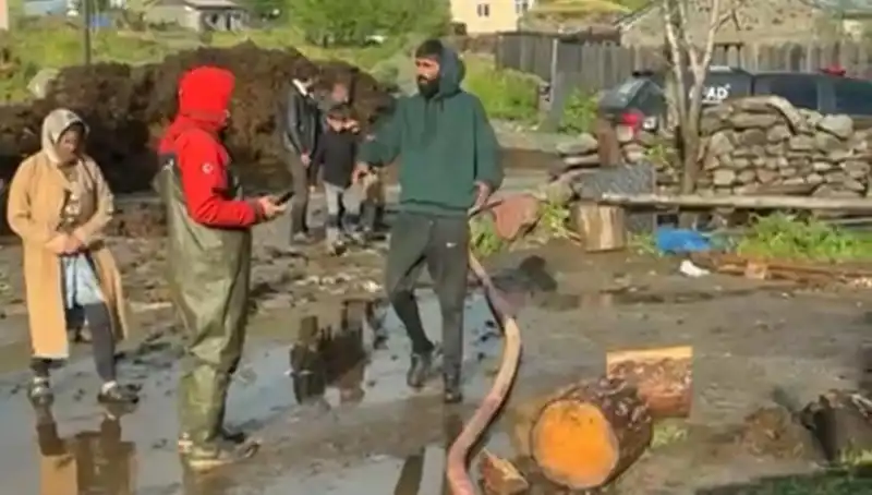 Ardahan'da Aniden Bastıran Sağanak, Şehirde Sel Felaketi Yaşattı