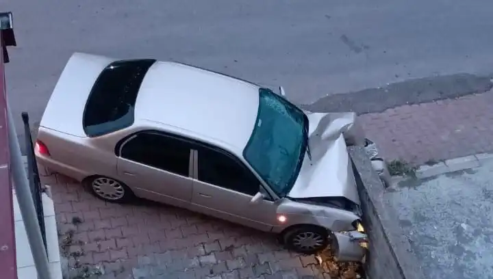 Kontrolü Kaybeden Araç Yolda Feci Kaza Yaptı